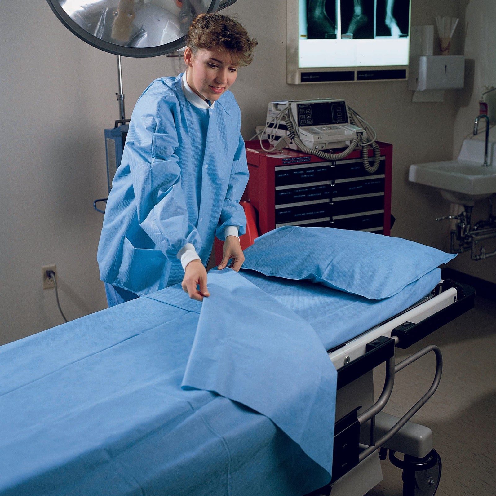 Halyard Regular Stretcher Sheet, Blue, 40 x 84 Inch
