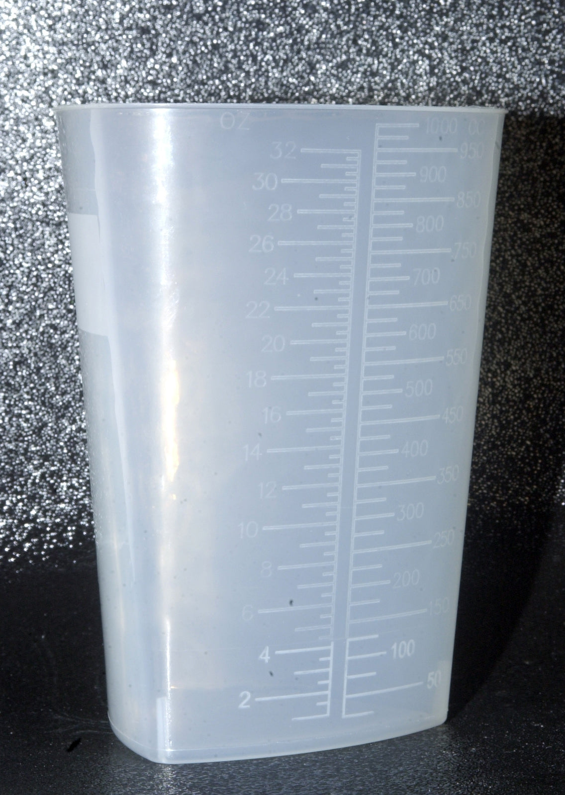 Triangular Graduated Container 1000 mL