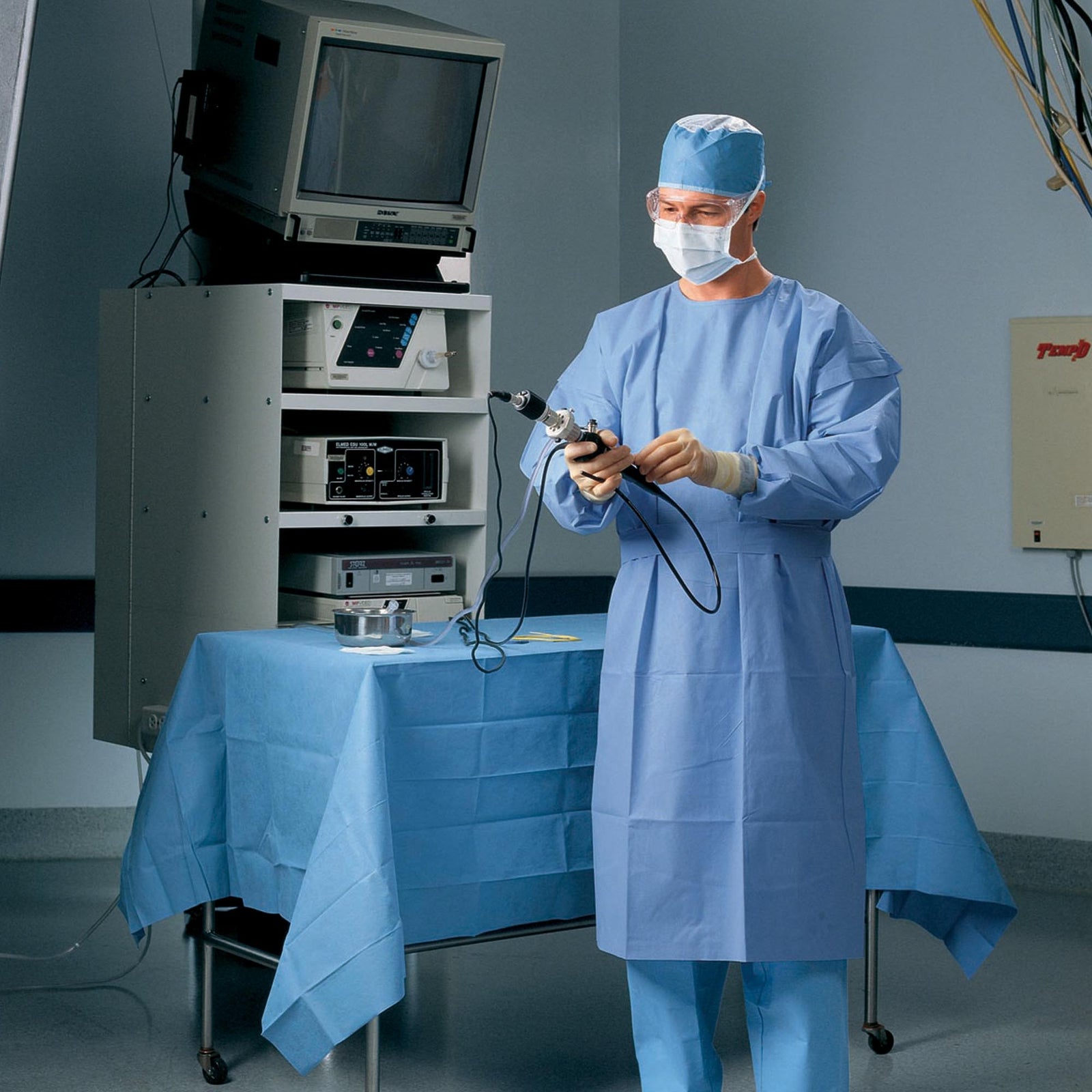 Halyard Protective Procedure Gown Large Blue NonSterile