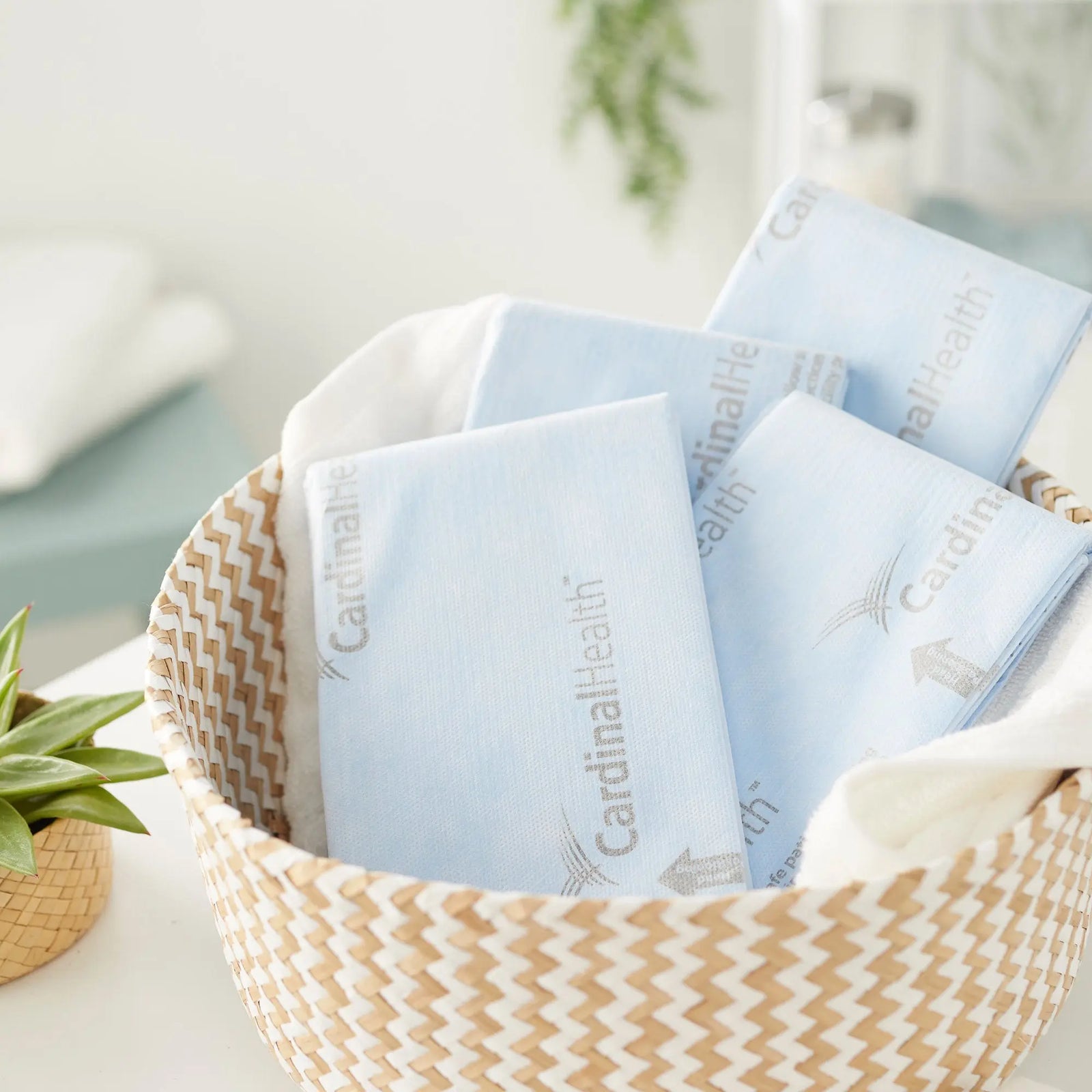 Cardinal Health WINGS Quilted Premium Comfort Underpad