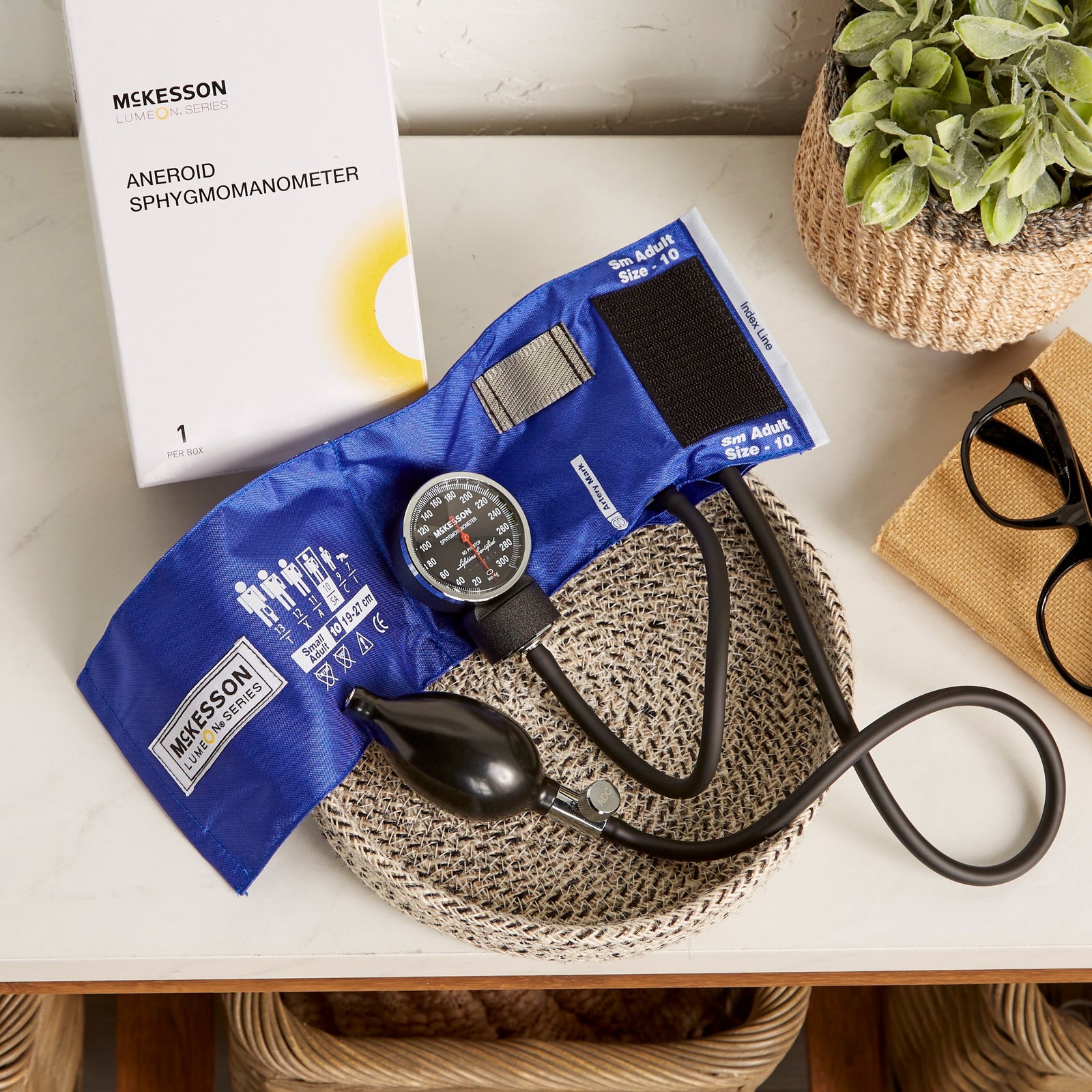 McKesson LUMEON™ Small Adult Aneroid Sphygmomanometer