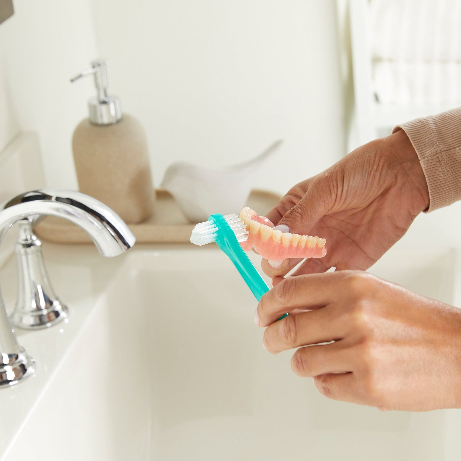 McKesson Denture Brush